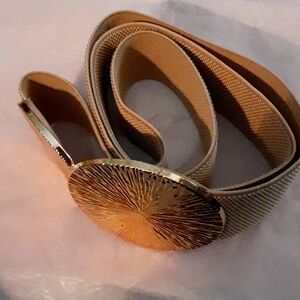 Ladies stretch belt. Beige and Gold. Large to 2x.